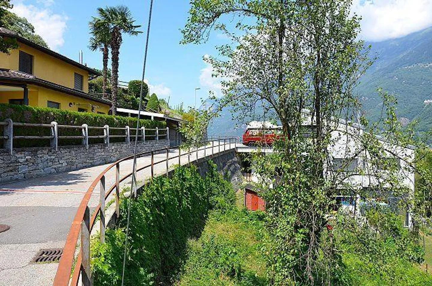 Sonniges Baugrundstück in Gnosca - Foto 7 von 13