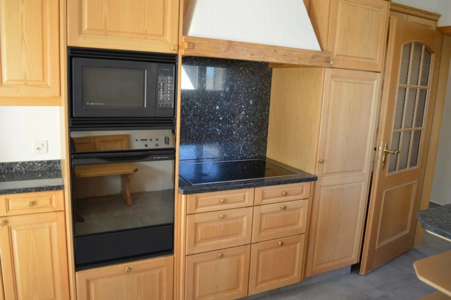 Bright 4.5-Room Apartment with Balcony - Photo 5 of 6