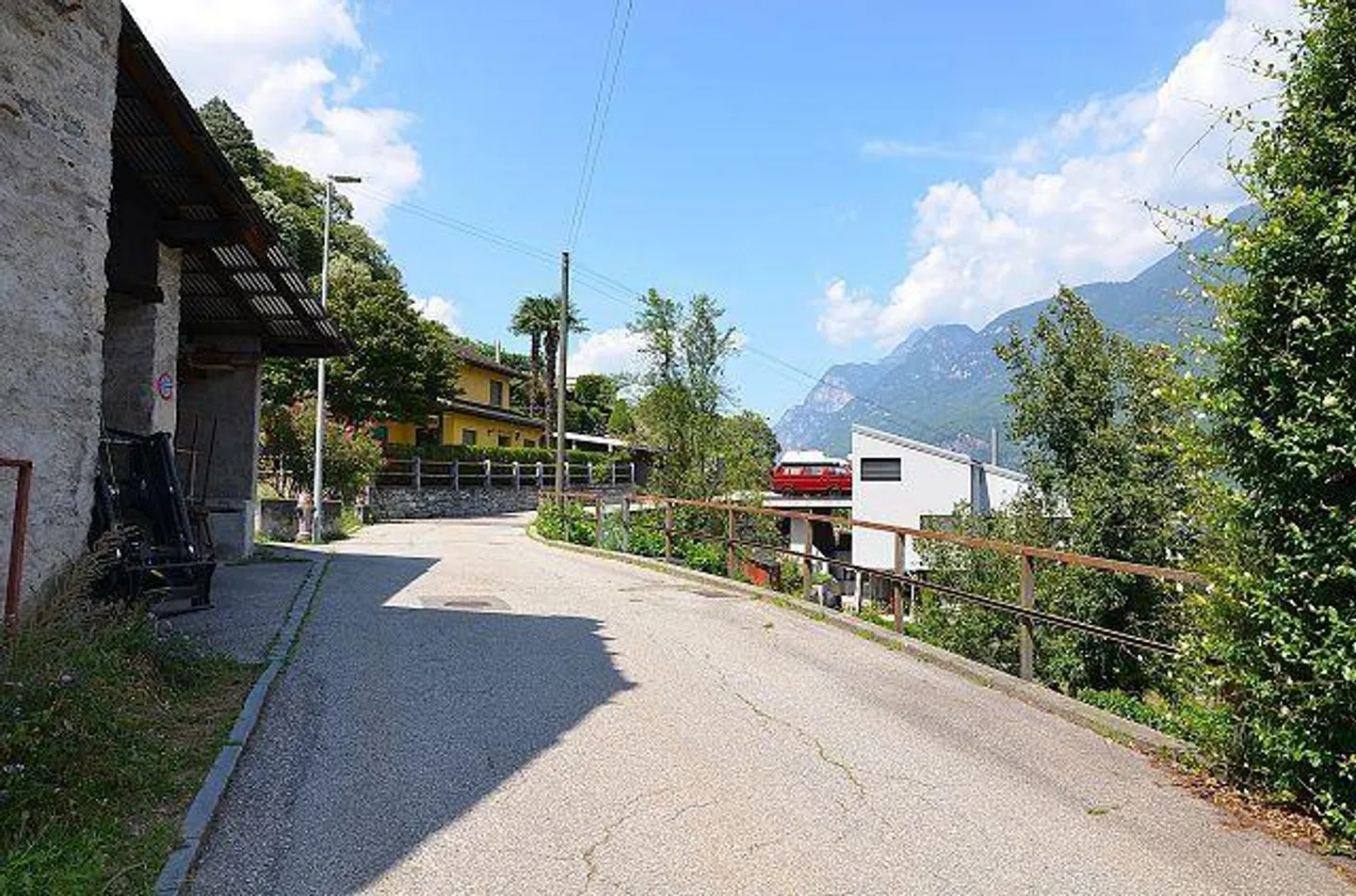 Sonniges Baugrundstück in Gnosca - Foto 10 von 13