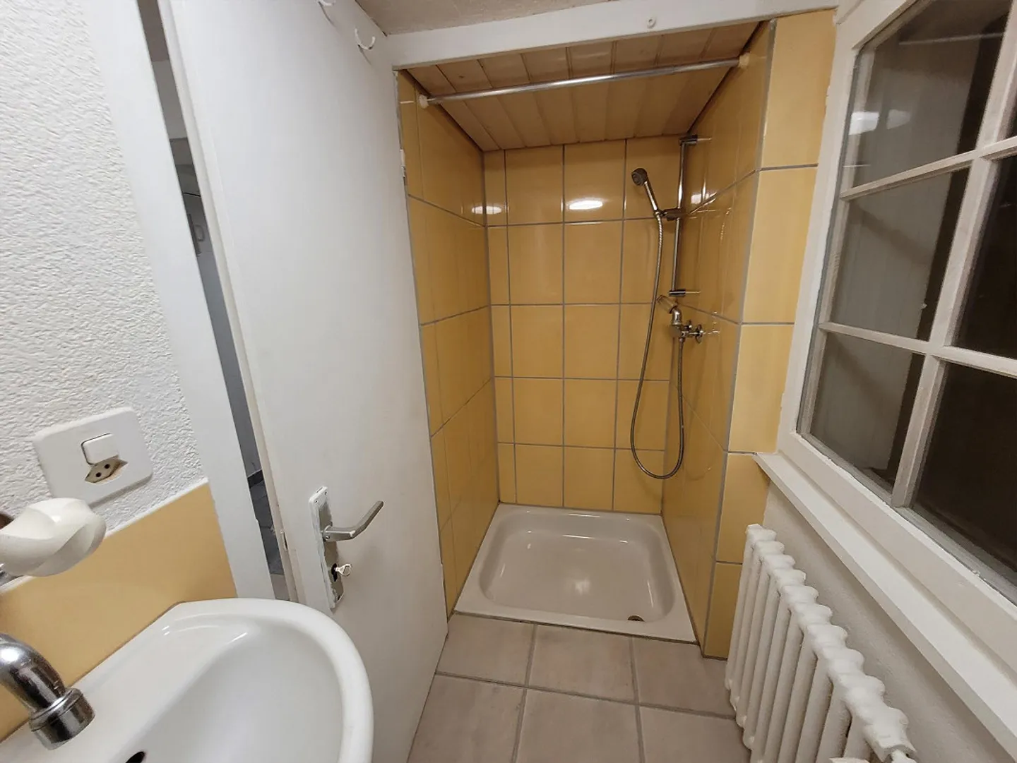 Cozy 2-room apartment near Bühler train station - affordable & central - Photo 11 of 14