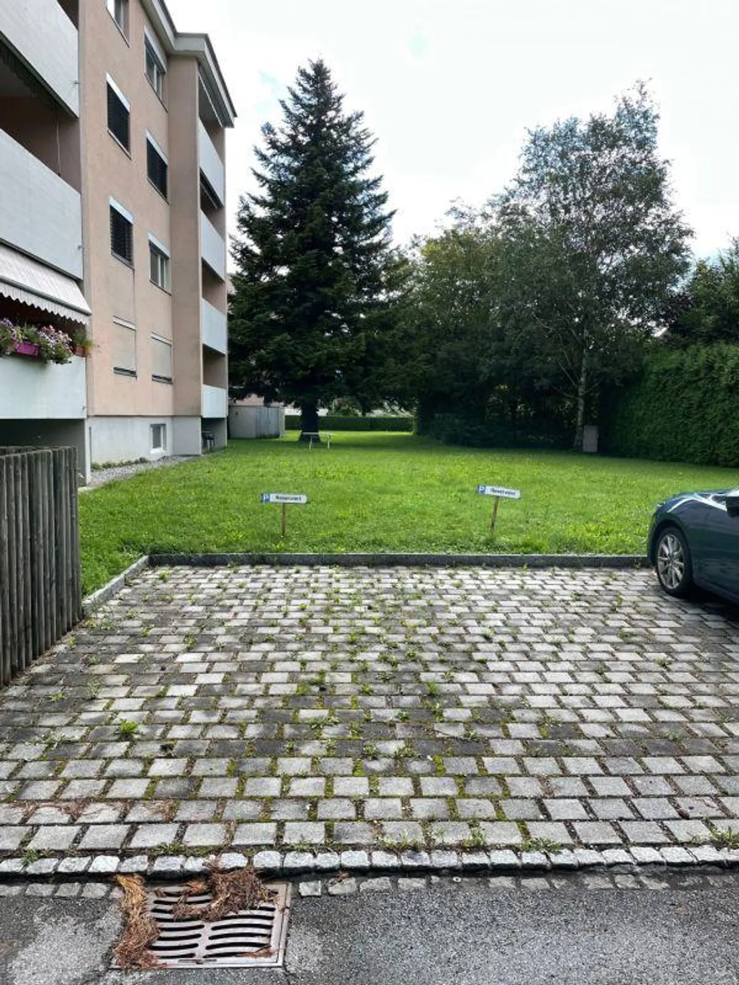 Diverse parking spaces (normal size or for caravans) for rent - Photo 2 of 2