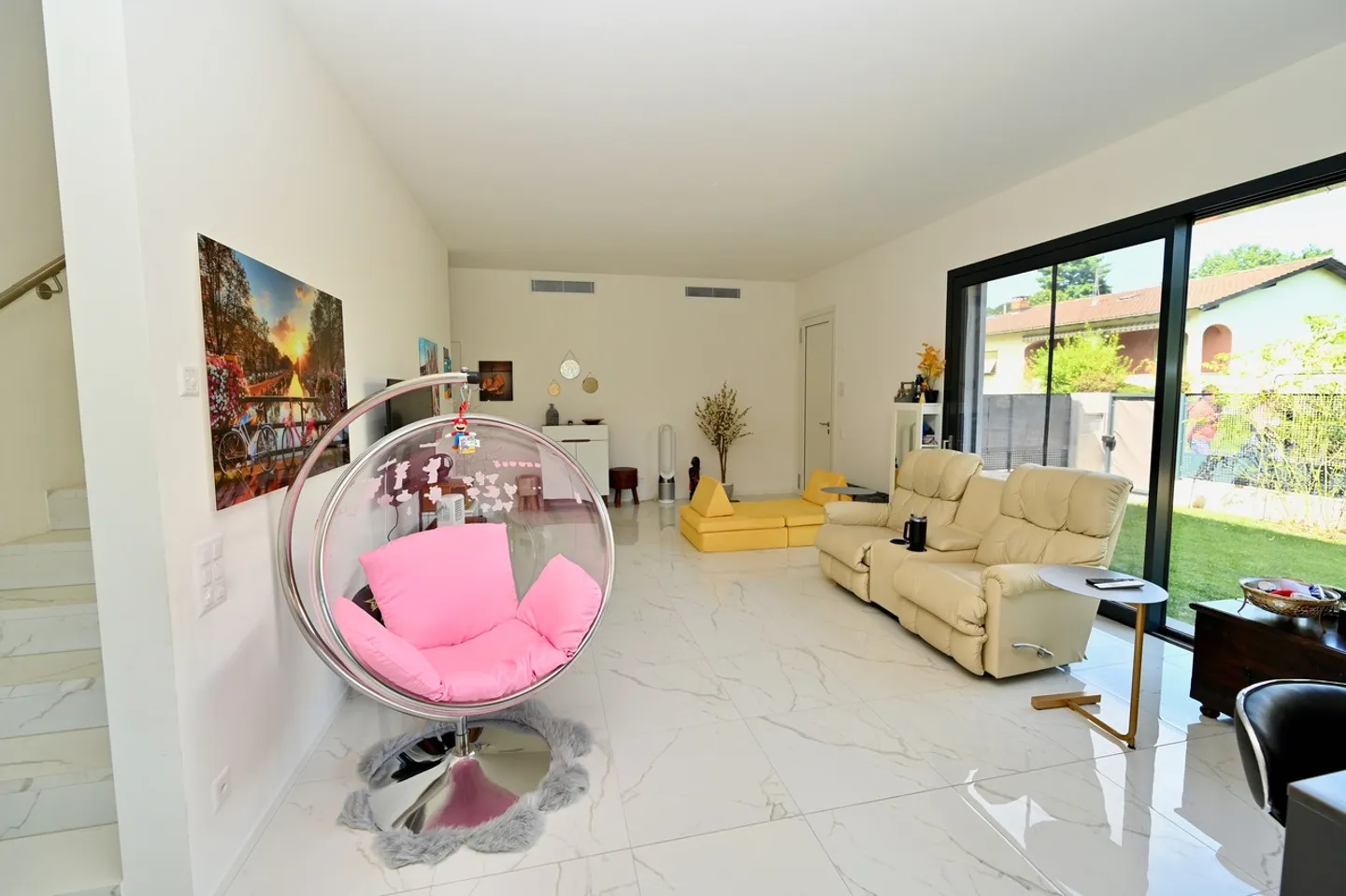 Villa Moderne avec Finitions Supérieures et Jardin - Photo 5 sur 20