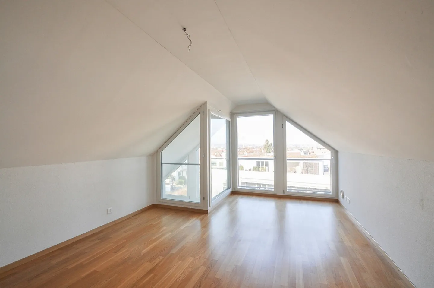 Appartamento duplex di 4,5 locali nel centro di Ettingen - Foto 2 di 12