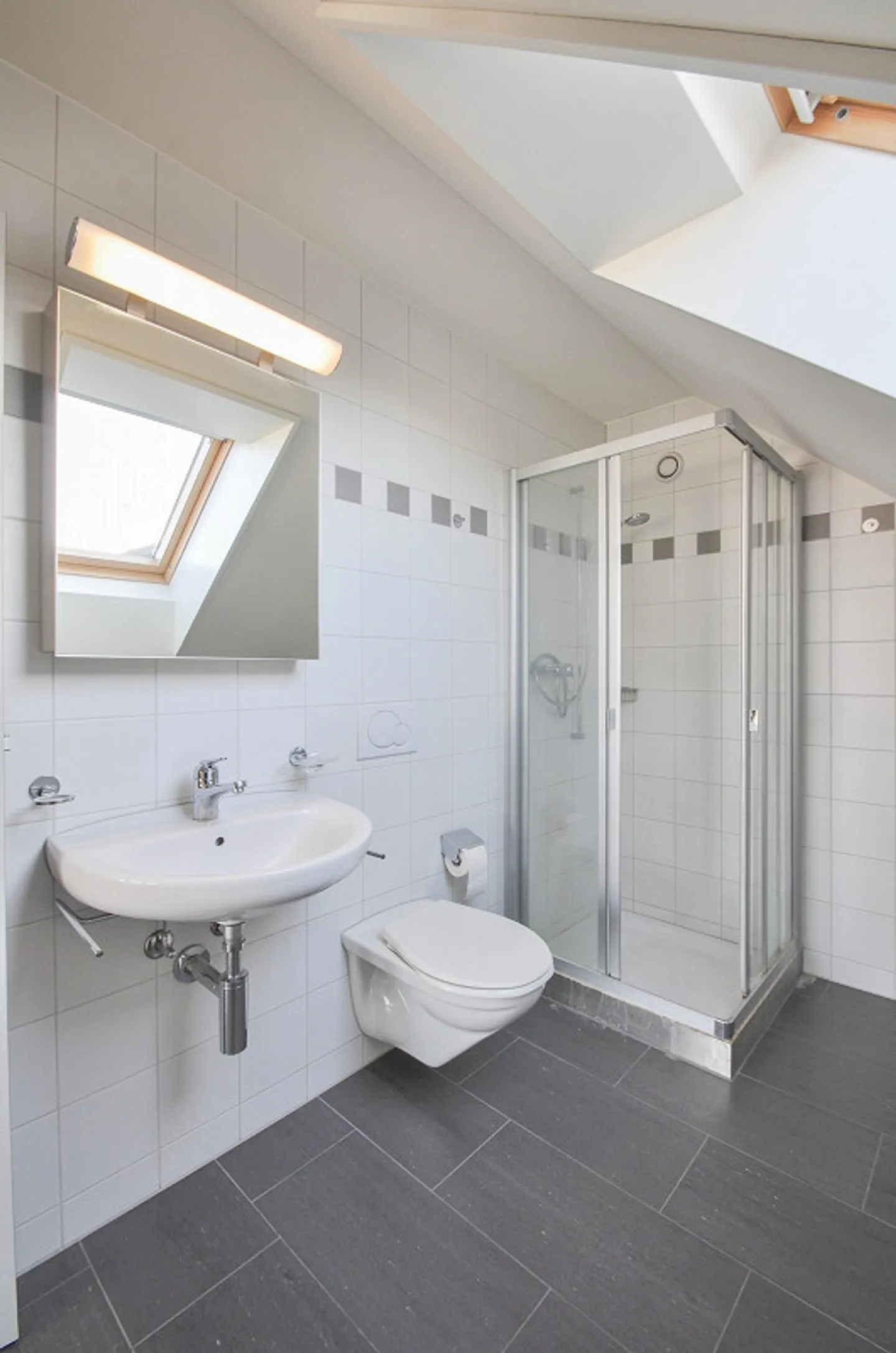 Appartamento duplex di 4,5 locali nel centro di Ettingen - Foto 3 di 12