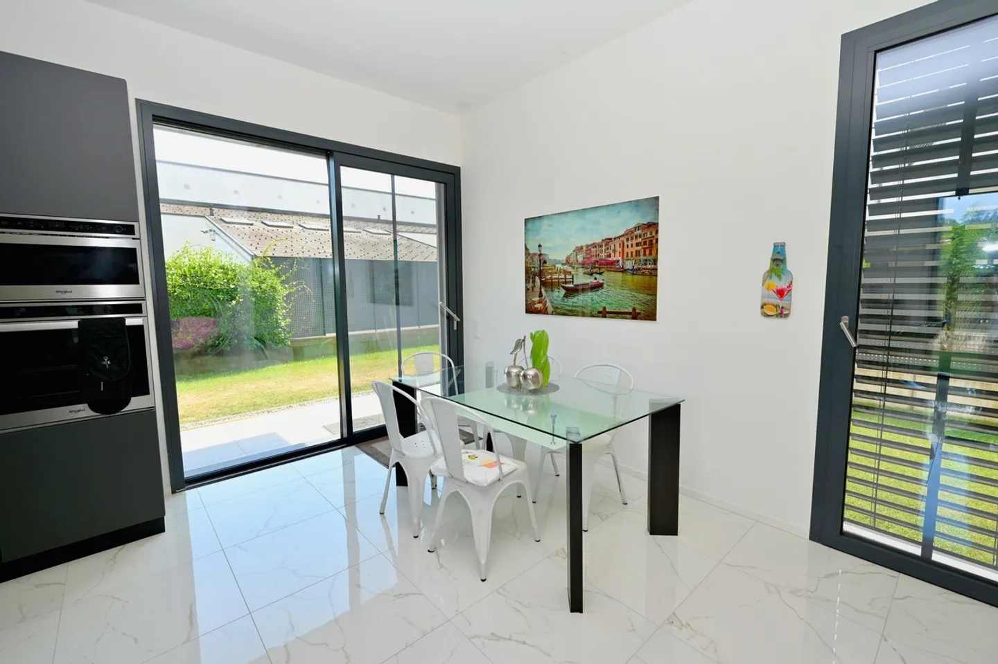 Villa Moderne avec Finitions Supérieures et Jardin - Photo 9 sur 20