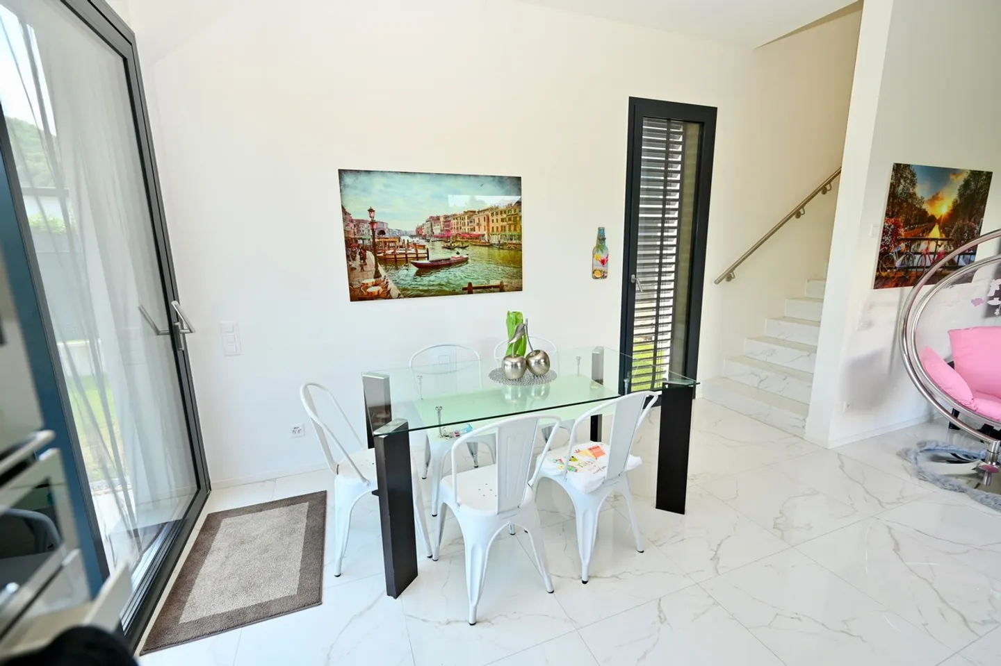 Villa Moderne avec Finitions Supérieures et Jardin - Photo 10 sur 20