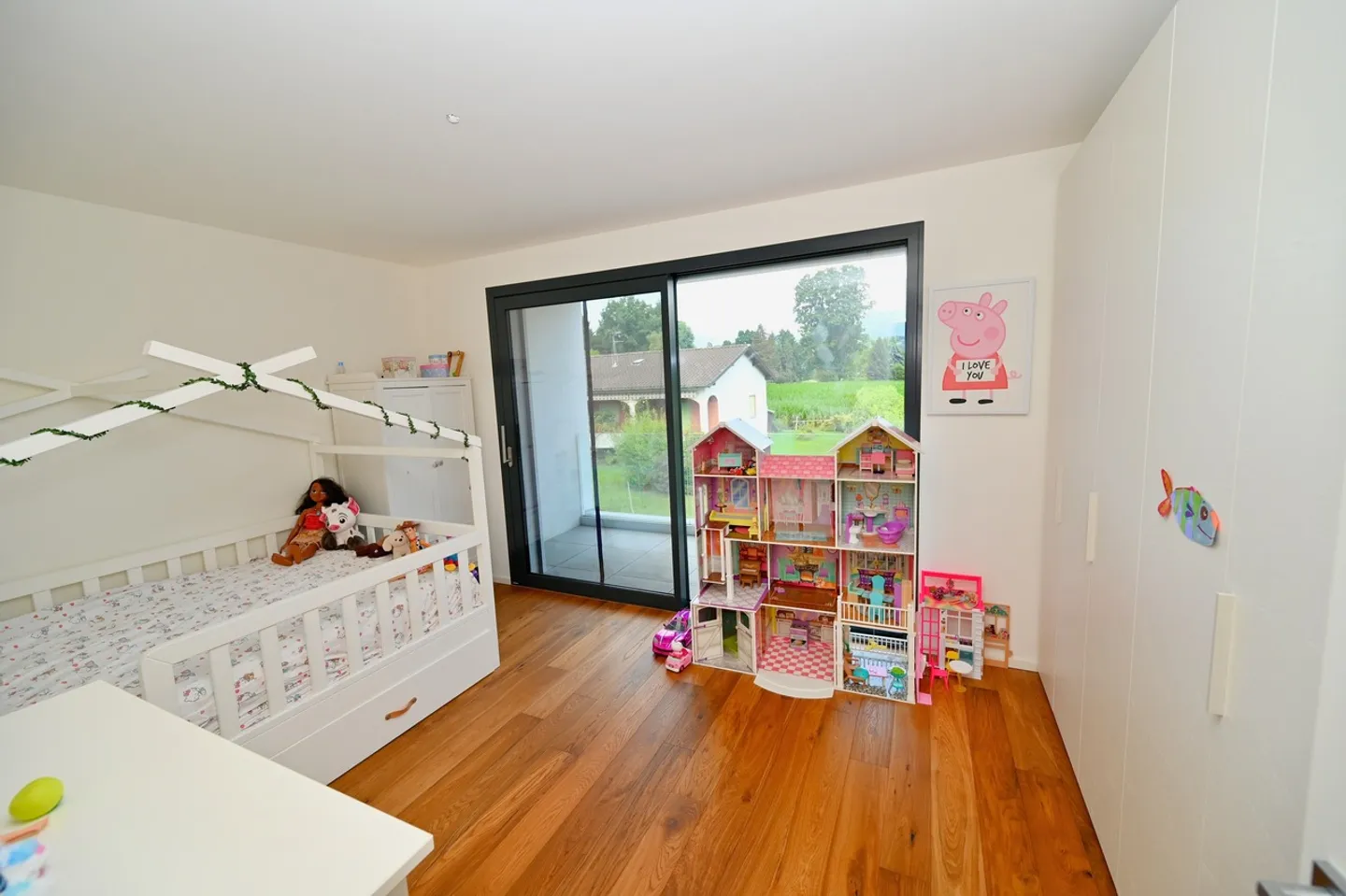 Villa Moderne avec Finitions Supérieures et Jardin - Photo 14 sur 20