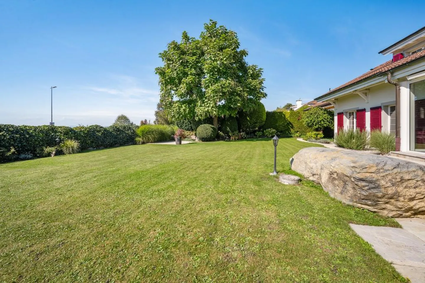 Spacious 7.5-room single-family house with a very large garden! - Photo 3 of 12
