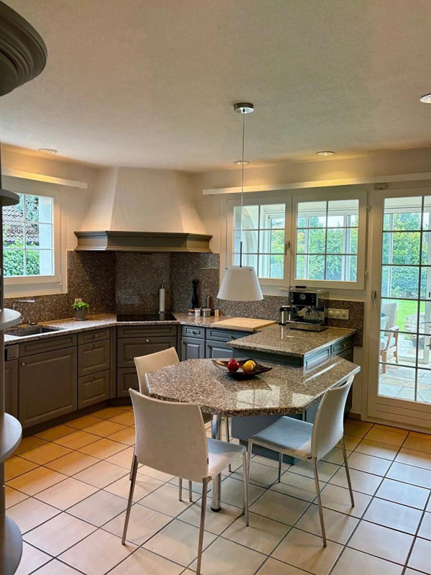 Spacious 7.5-room single-family house with a very large garden! - Photo 4 of 12