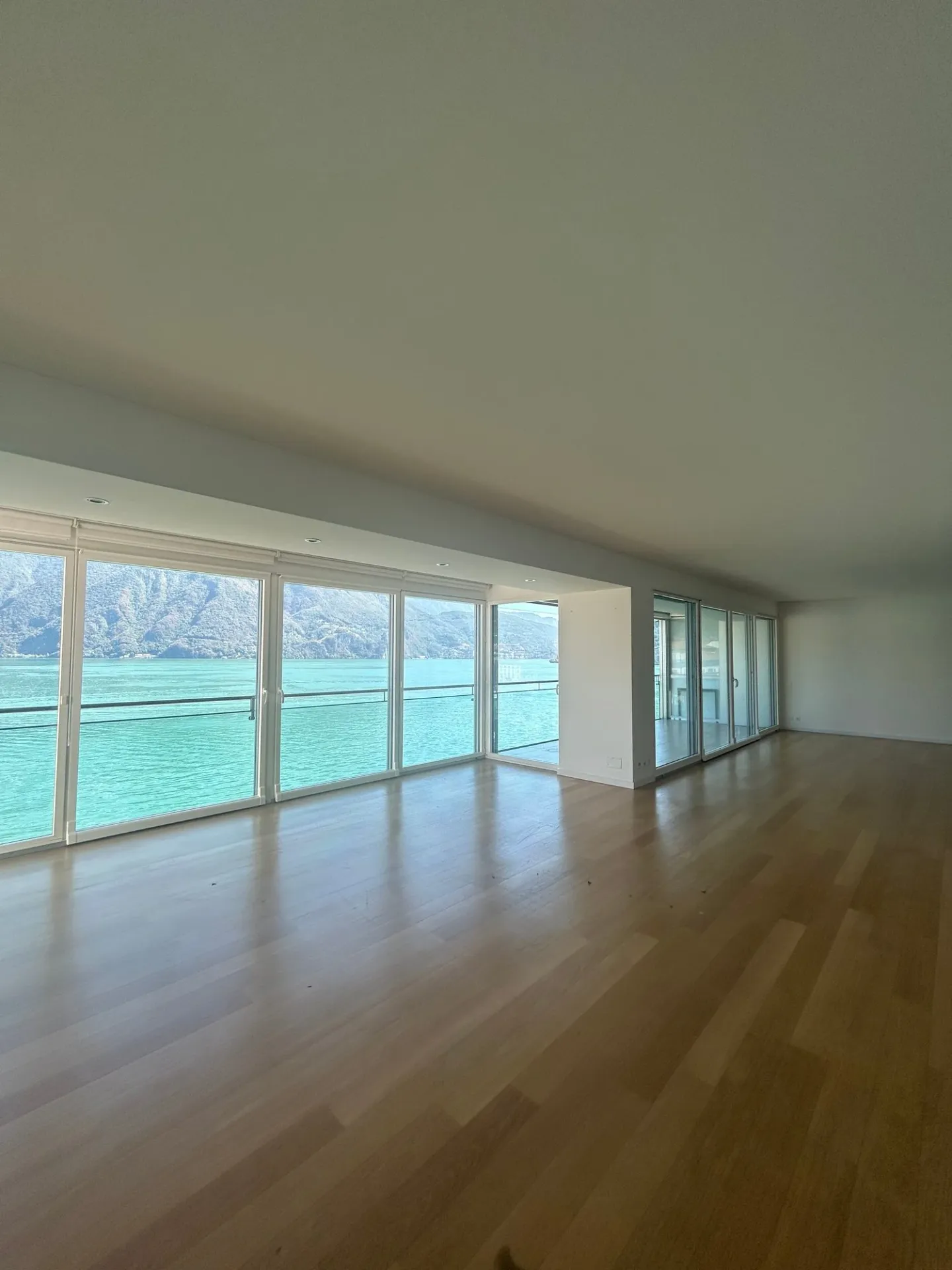 Appartamento elegante con vista lago - Foto 4 di 13