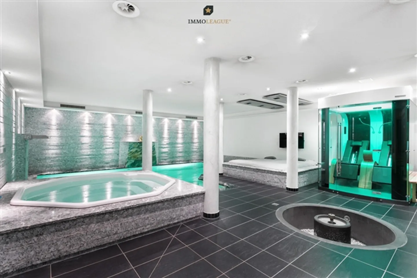 Exclusive living in a quiet location with wellness area near the city. - Photo 2 of 12