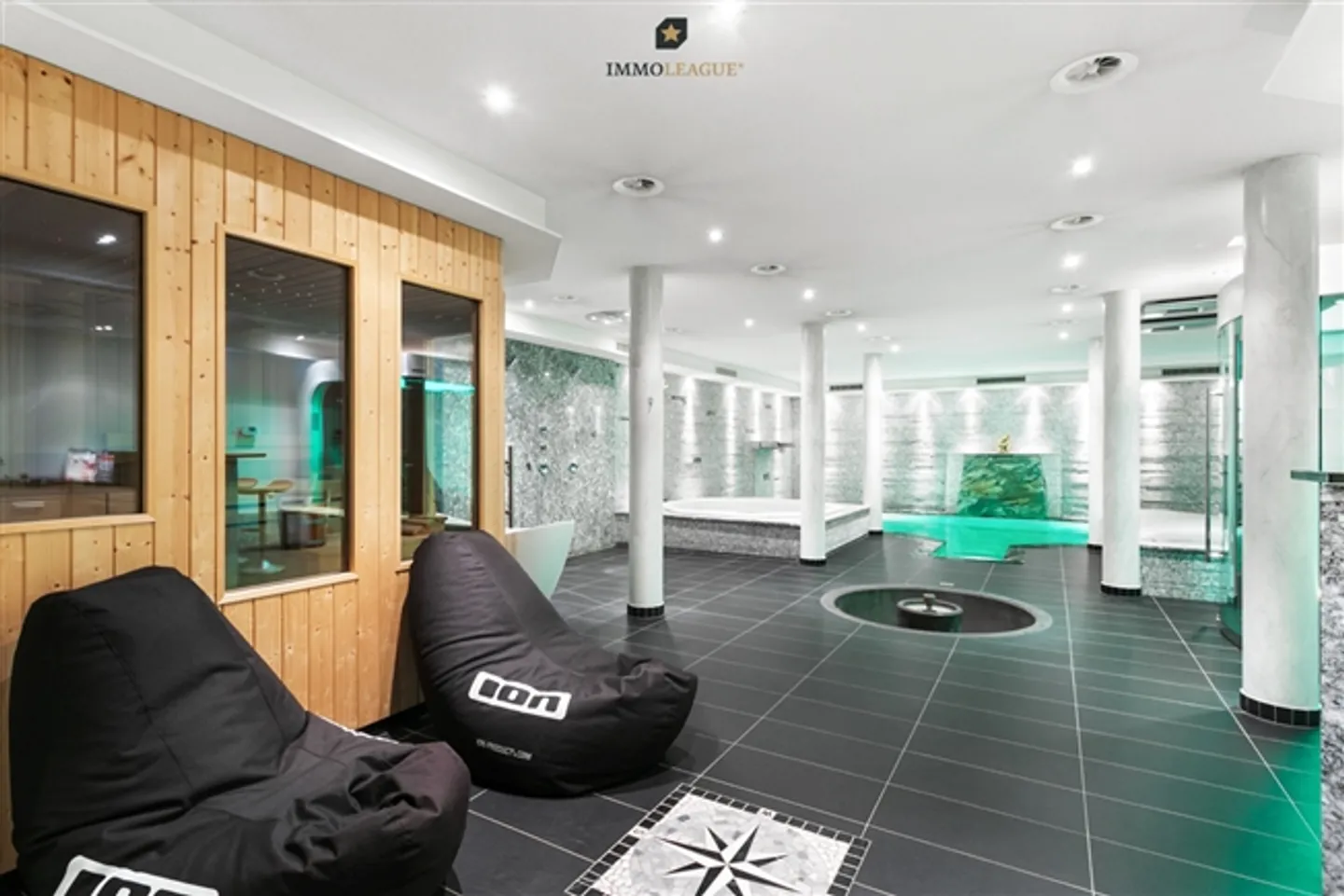 Exclusive living in a quiet location with wellness area near the city. - Photo 3 of 12