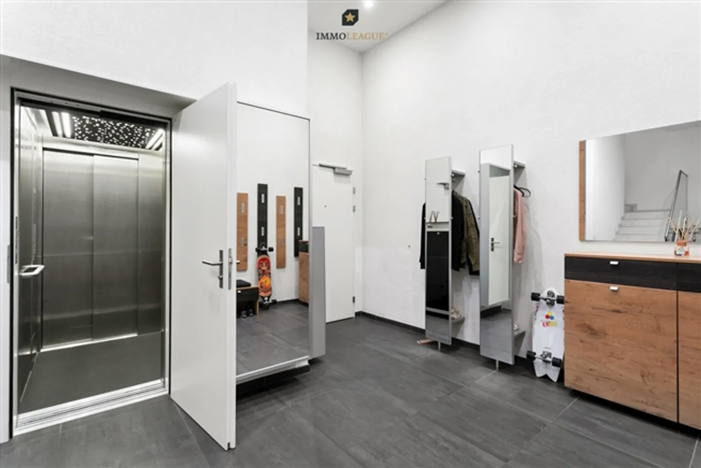 Exclusive living in a quiet location with wellness area near the city. - Photo 7 of 12