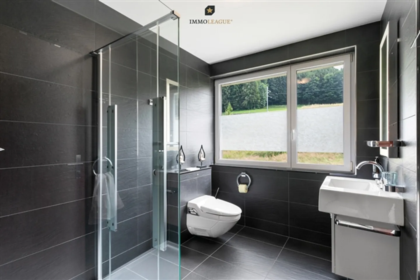 Exclusive living in a quiet location with wellness area near the city. - Photo 9 of 12