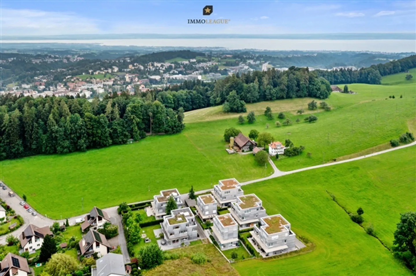 Exclusive living in a quiet location with wellness area near the city. - Photo 10 of 12