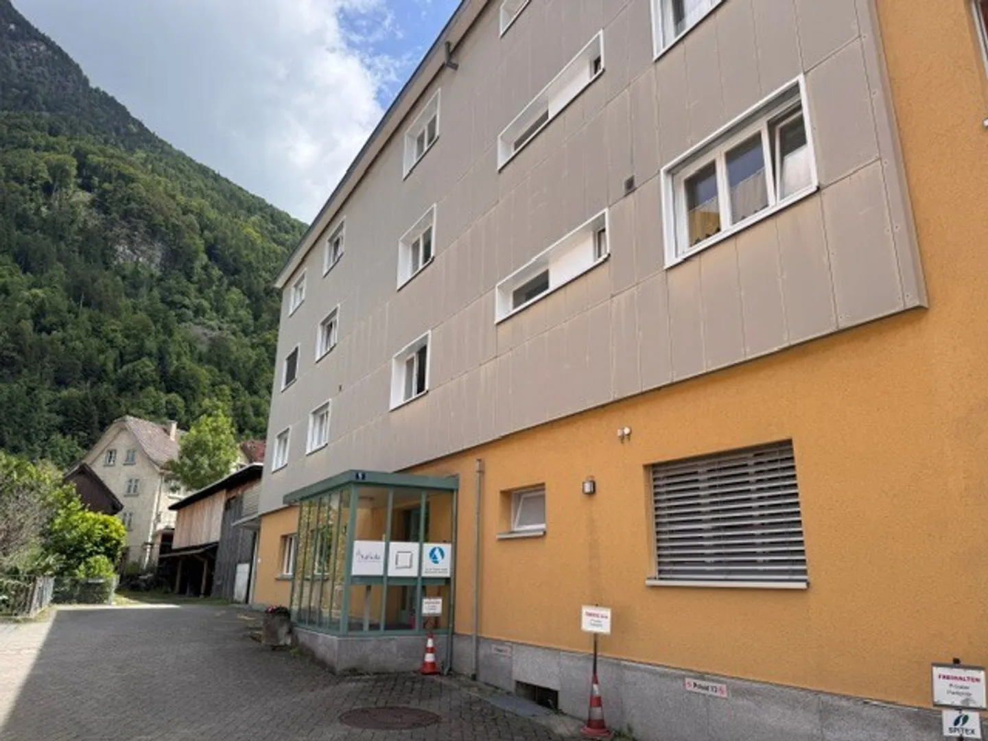 Spazi per uffici/pratiche/servizi in affitto ad Altdorf - Foto 1 di 11