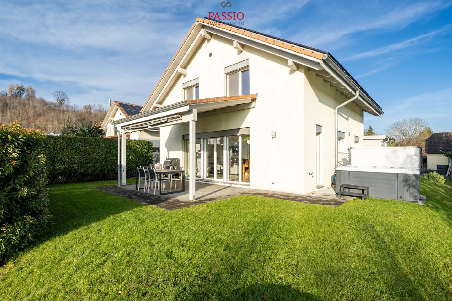 Casa unifamiliare di 5,5 stanze ben curata in una posizione privilegiata - Foto 2 di 31