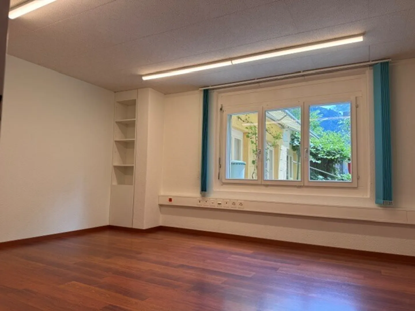 Spazi per uffici/pratiche/servizi in affitto ad Altdorf - Foto 4 di 11