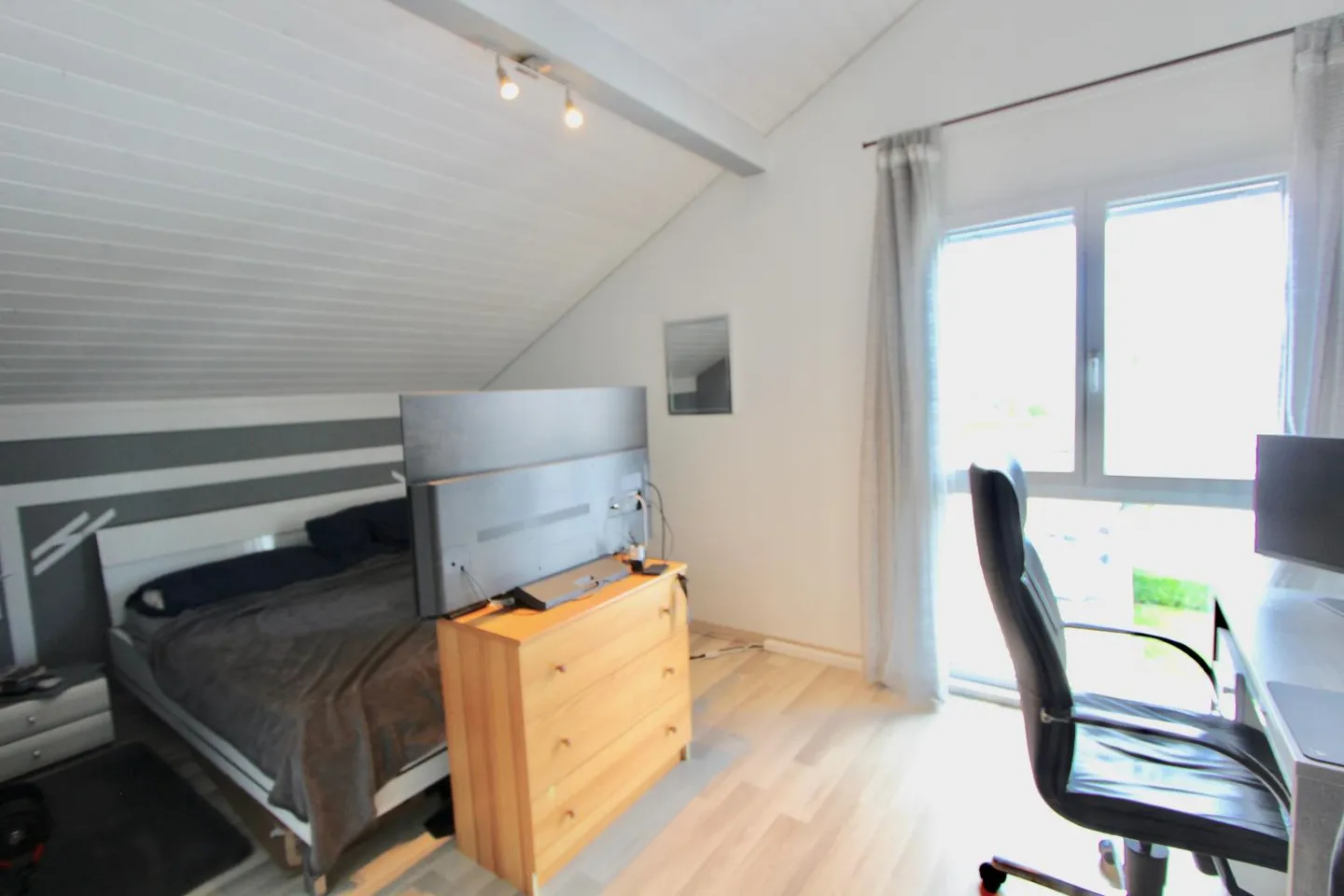 Appartement de Luxe avec Vue sur le Lac - Photo 8 sur 24