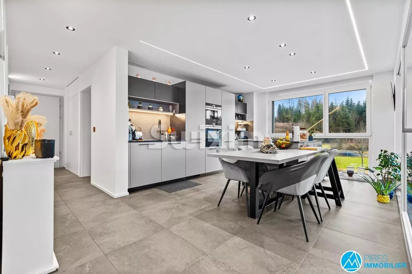 Exklusivität! Luxuriöse Wohnung mit Blick auf die Berge! - Foto 3 von 7