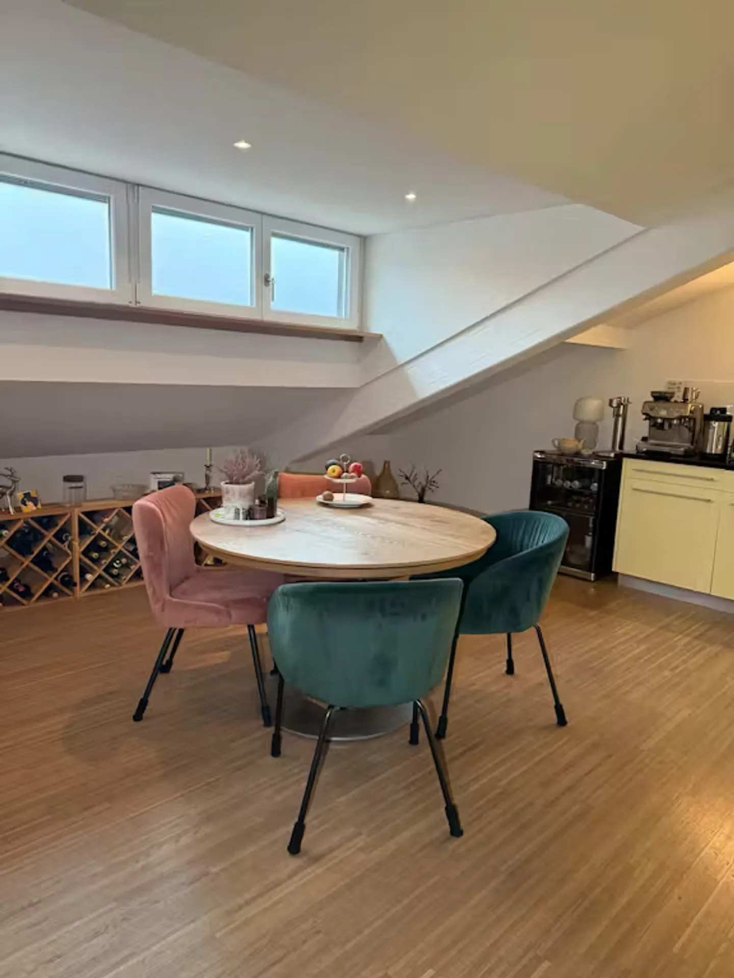 Charming Chalet in Zurich - Photo 2 of 10