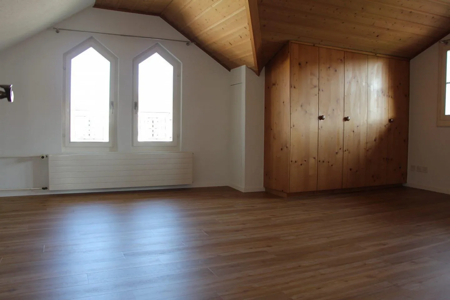 3 Familienhaus mit grosser Werkstatt plus 10 Parkplätze - Photo 9 of 10