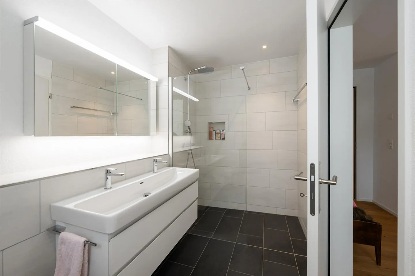 appartement lumineux de 4,5 pièces - Photo 8 sur 12