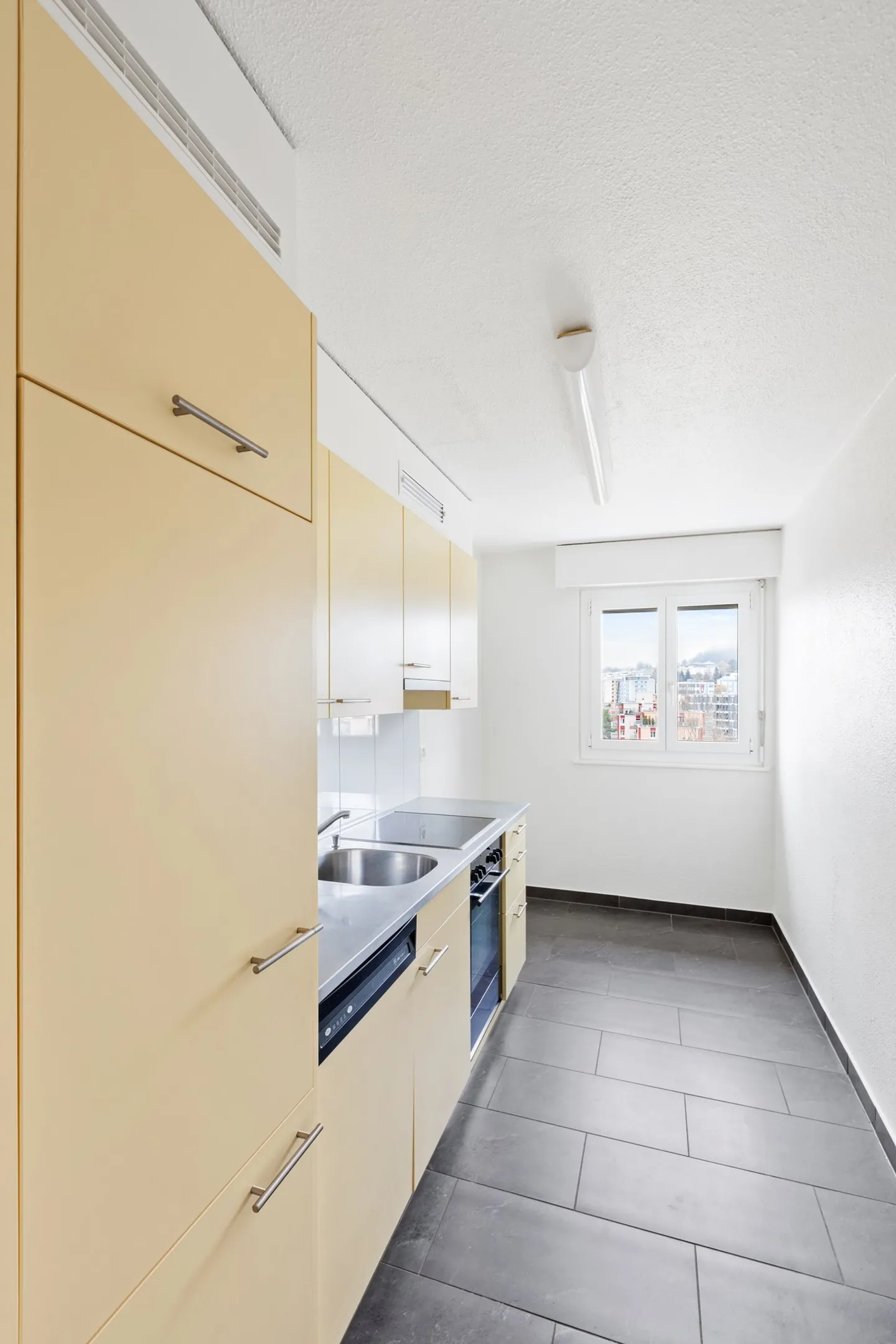 Modernes Apartment mit Balkon - Foto 4 von 8