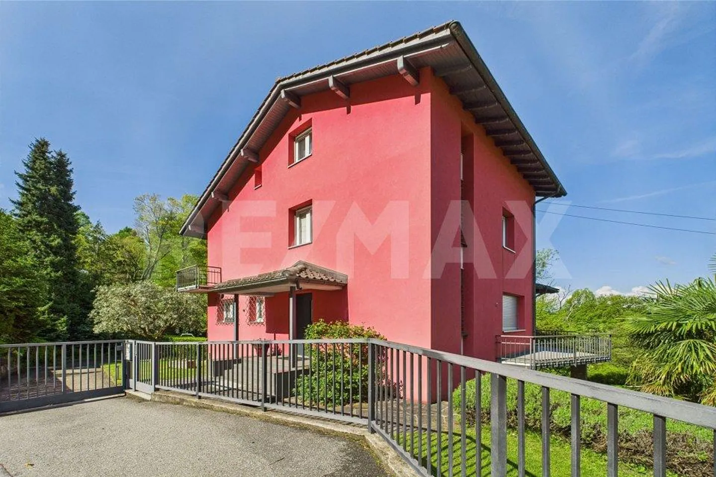Villa indipendente con giardino e privacy a Carabbia - Foto 5 di 13