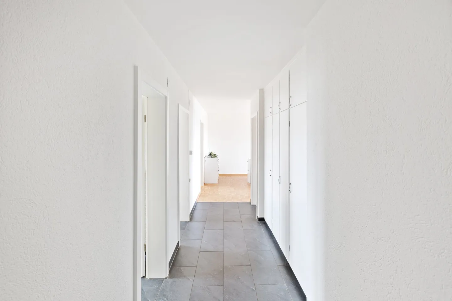 Modernes Apartment mit Balkon - Foto 7 von 8