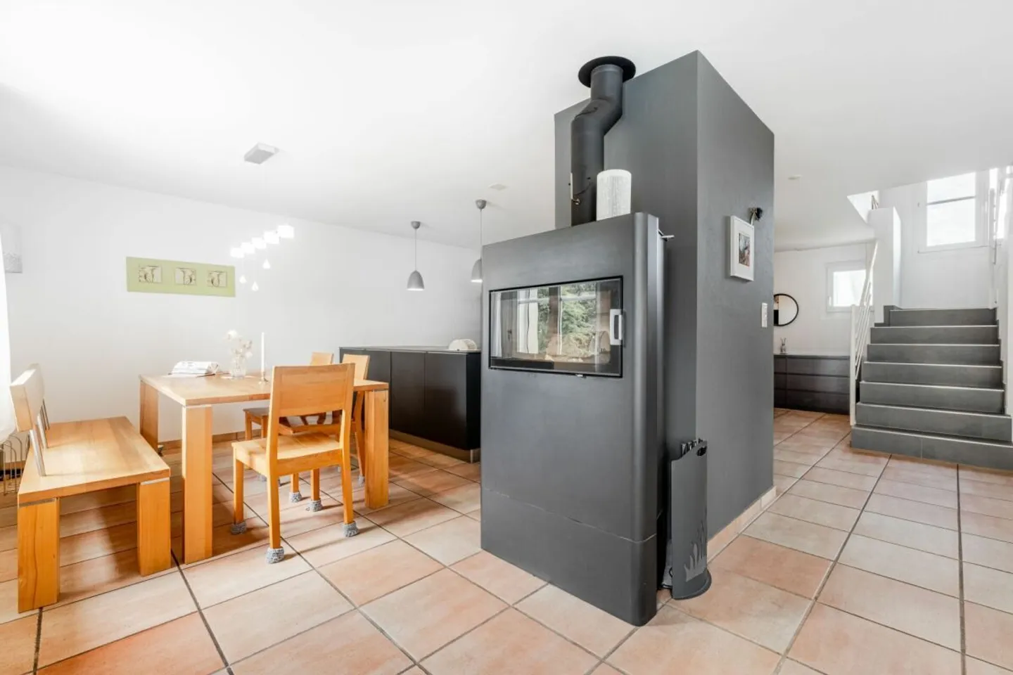 Tranquillo, soleggiato e spazioso: appartamento attico di 6,5 stanze con stanze luminose nel bel Speicher - Foto 6 di 15