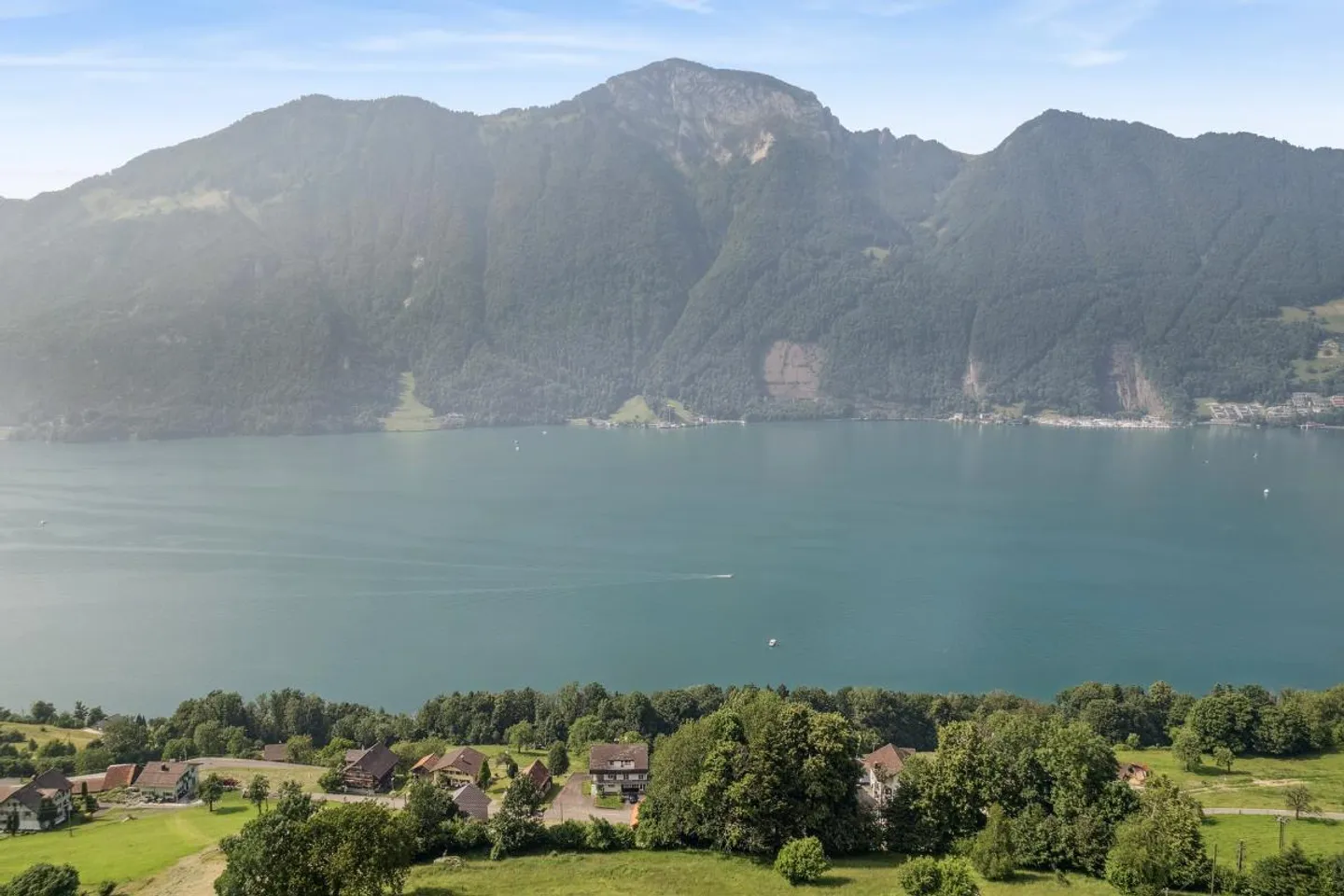 Terreno edificabile con vista libera sul lago di Lucerna - Foto 1 di 5