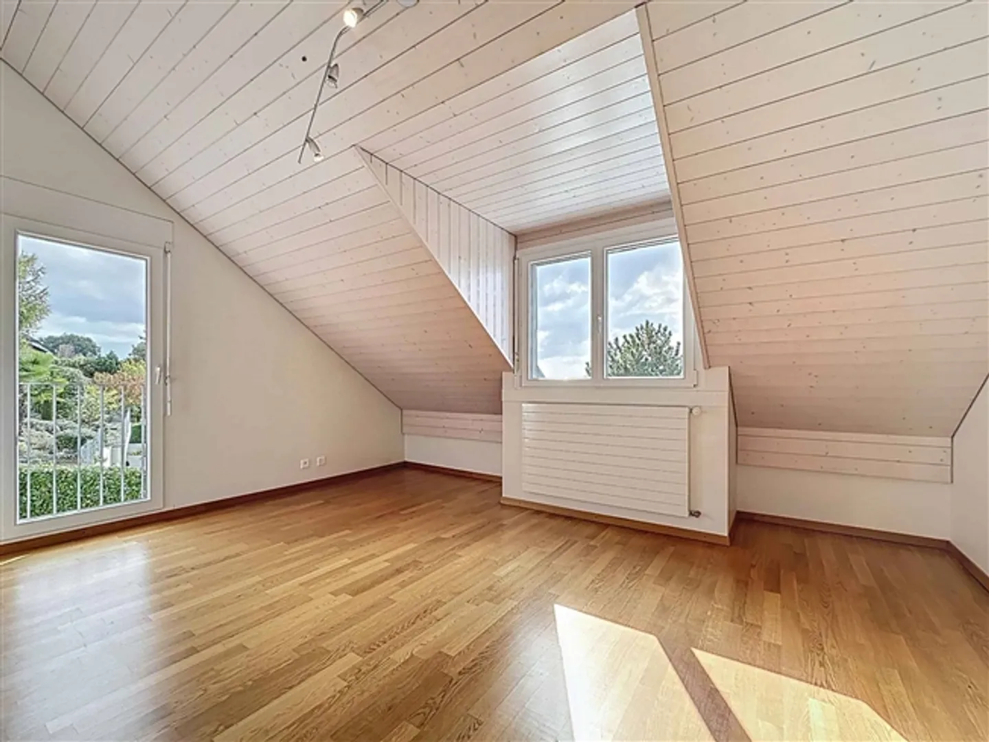 Detached villa with 7.5 rooms, just a stone's throw from the village - Photo 12 of 13