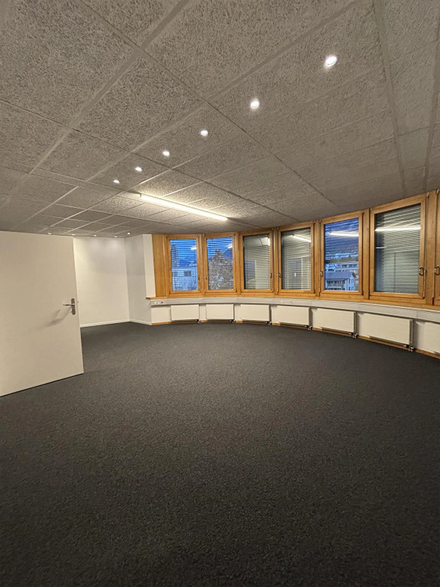 Flexible office spaces for rent - Photo 5 of 6