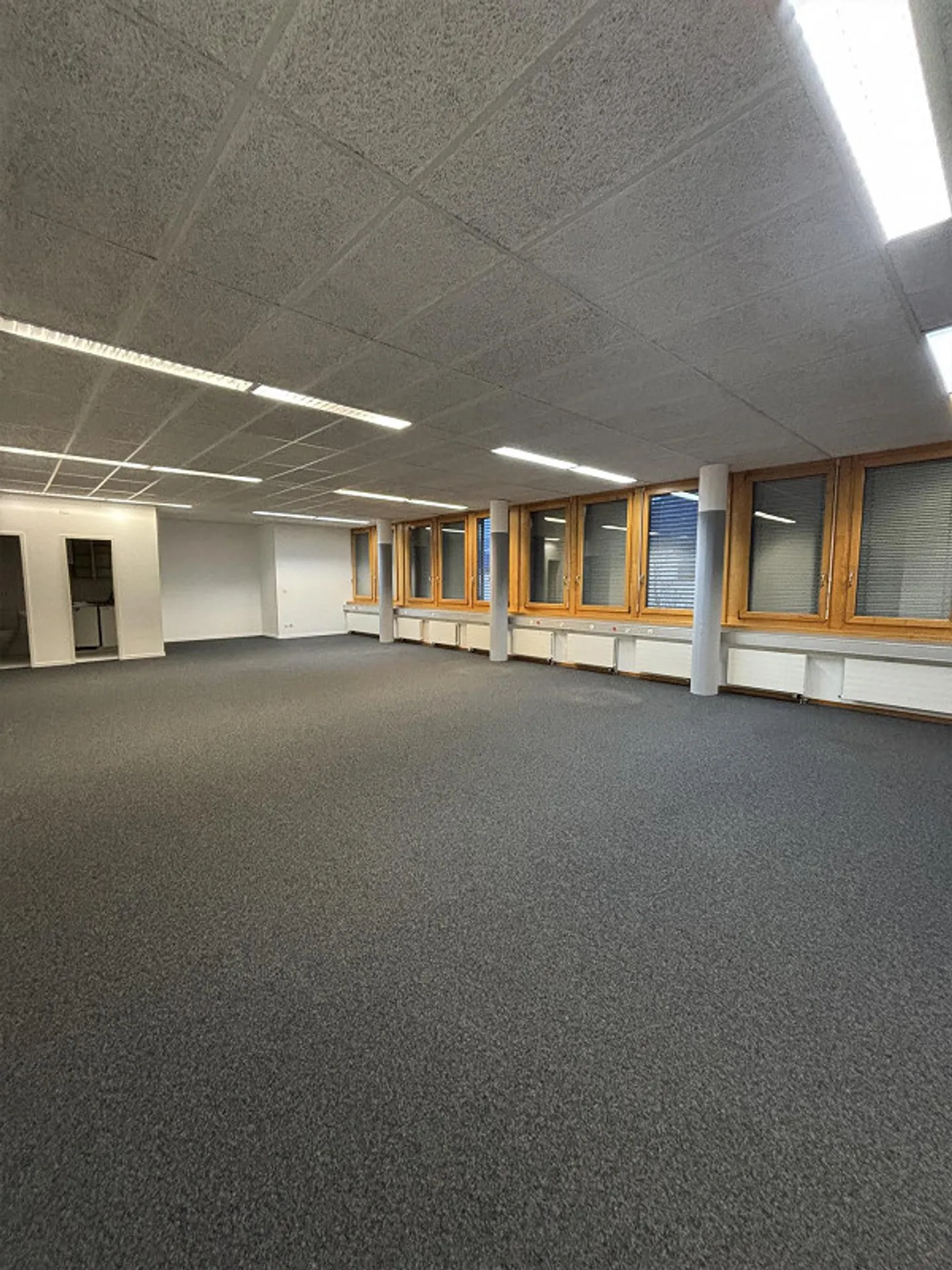 Flexible office spaces for rent - Photo 4 of 6