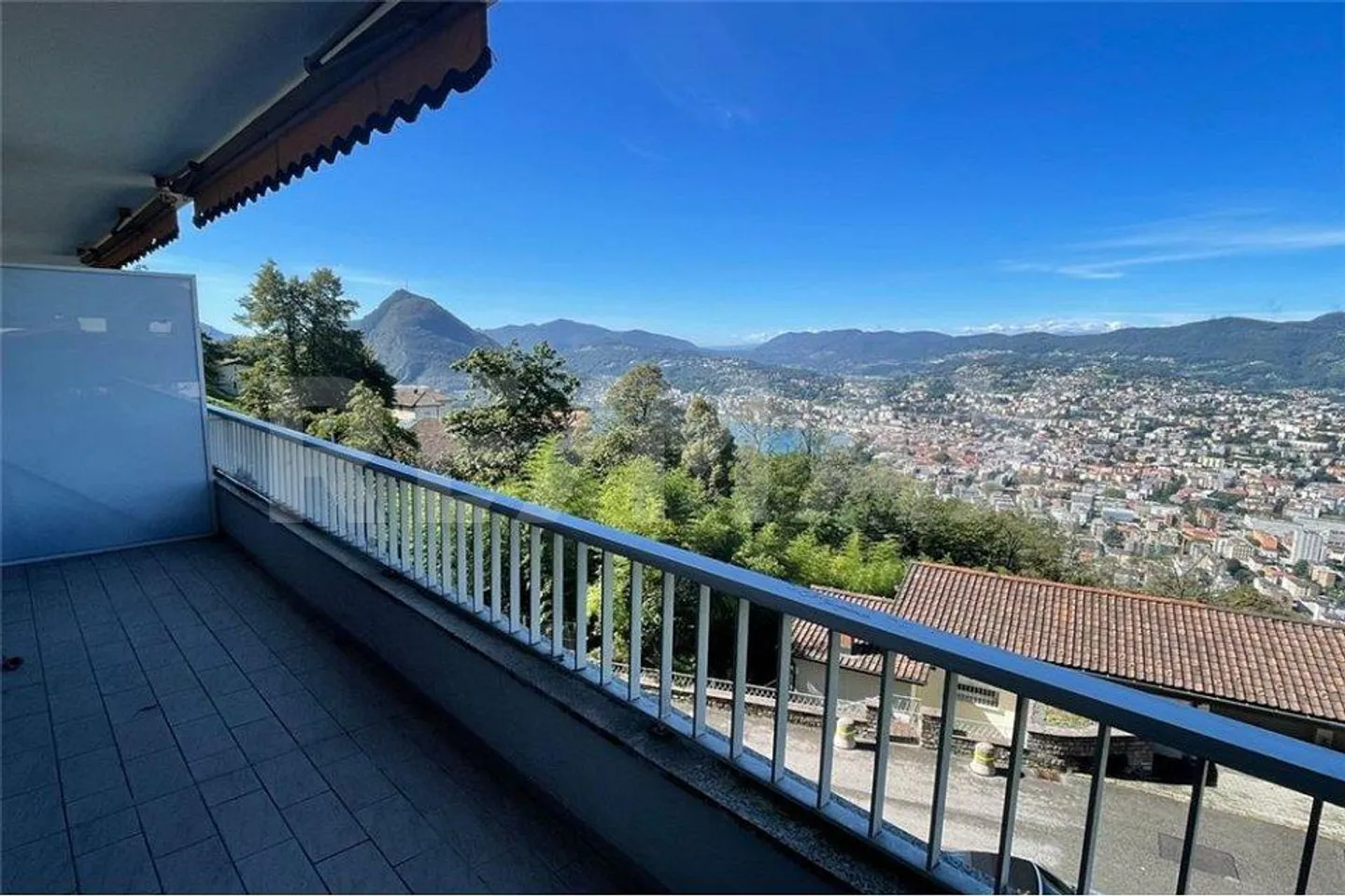 Eleganza e comfort con vista mozzafiato - Appartamento ad Aldesago - Foto 1 di 13