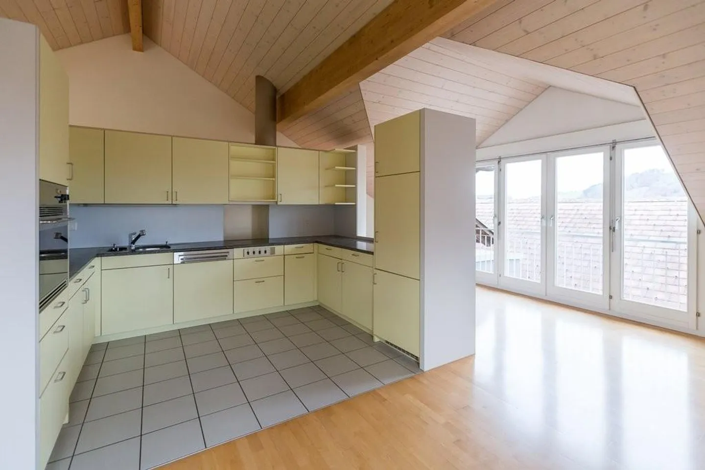 Beautiful 5.5-room maisonette apartment with stunning views - Photo 2 of 12