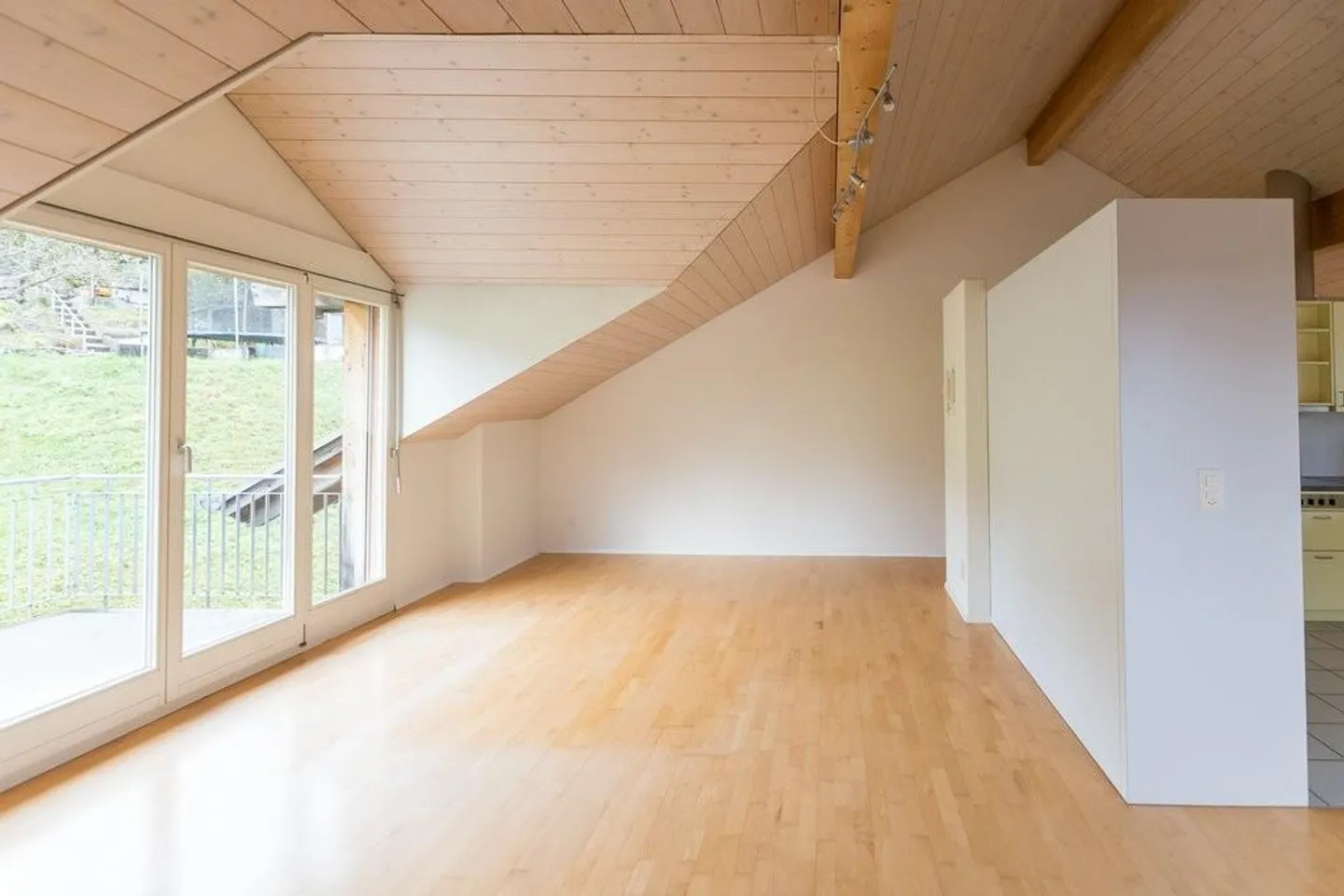 Beautiful 5.5-room maisonette apartment with stunning views - Photo 3 of 12