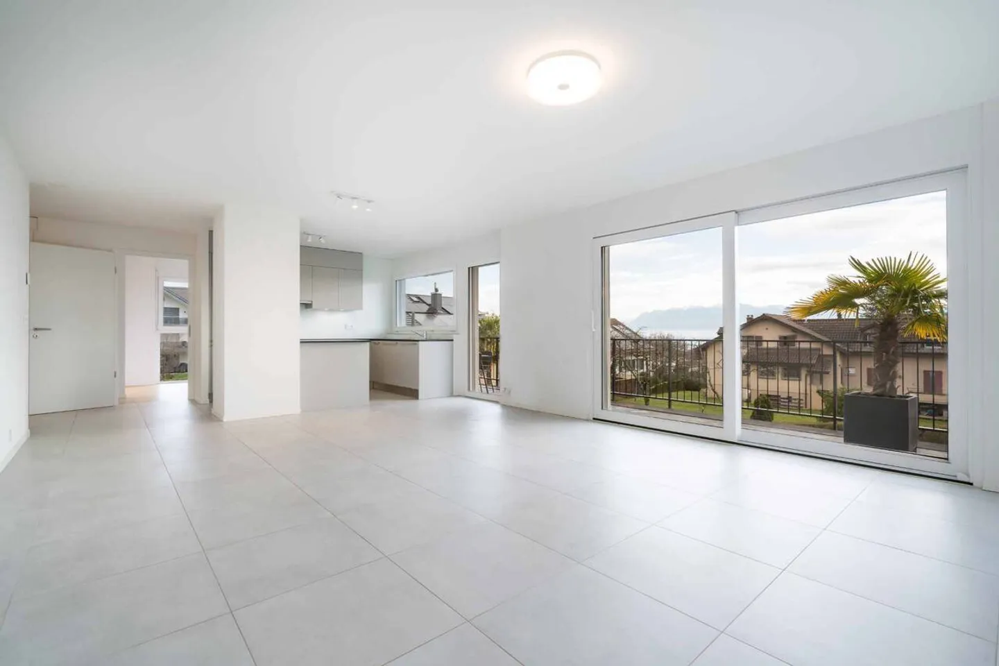 Magnificent 4.5-room apartment with a view of the lake and mountains in St-Prex - Photo 5 of 12