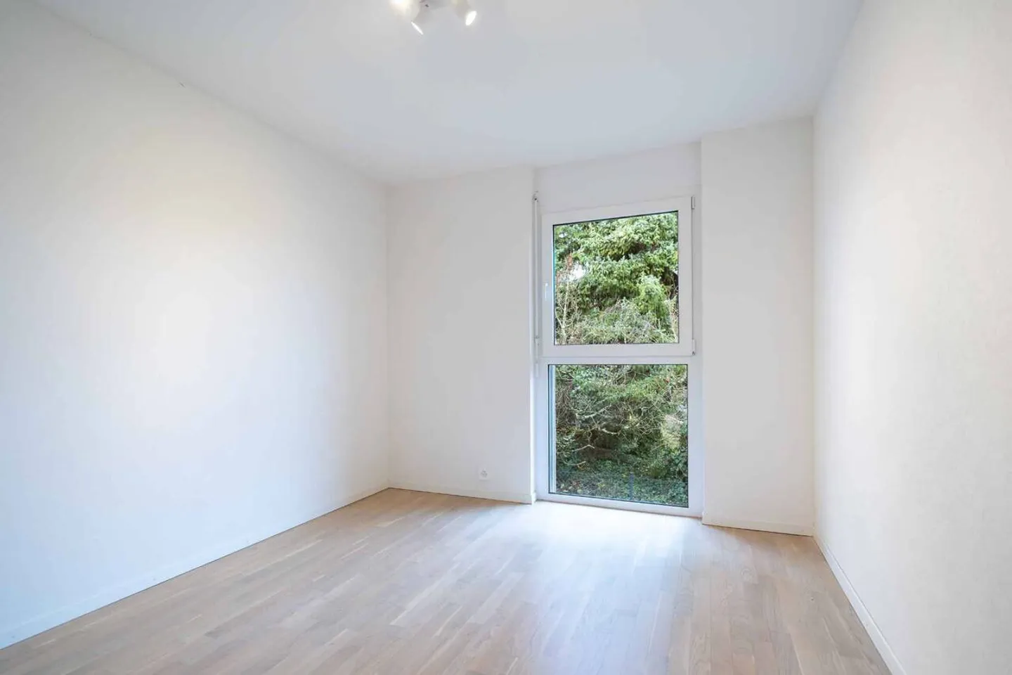 Magnificent 4.5-room apartment with a view of the lake and mountains in St-Prex - Photo 9 of 12