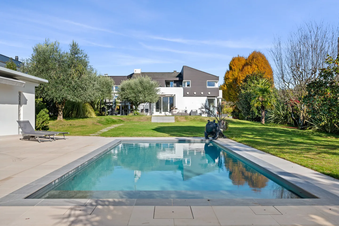 Architect-designed house in the heart of the Geneva countryside, Left Bank - Photo 2 of 19