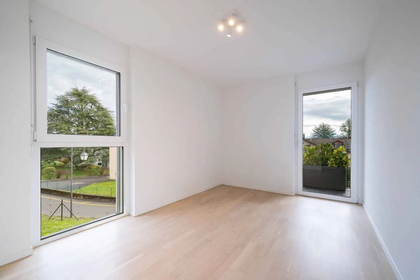 Magnificent 4.5-room apartment with a view of the lake and mountains in St-Prex - Photo 10 of 12