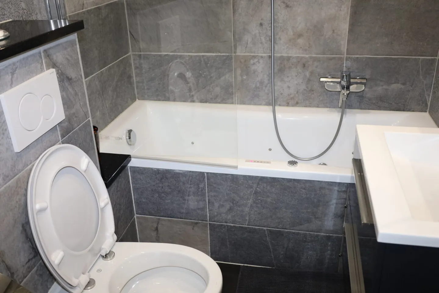 For rent, a charming 3.5-room apartment in Crans-Montana - Photo 12 of 17