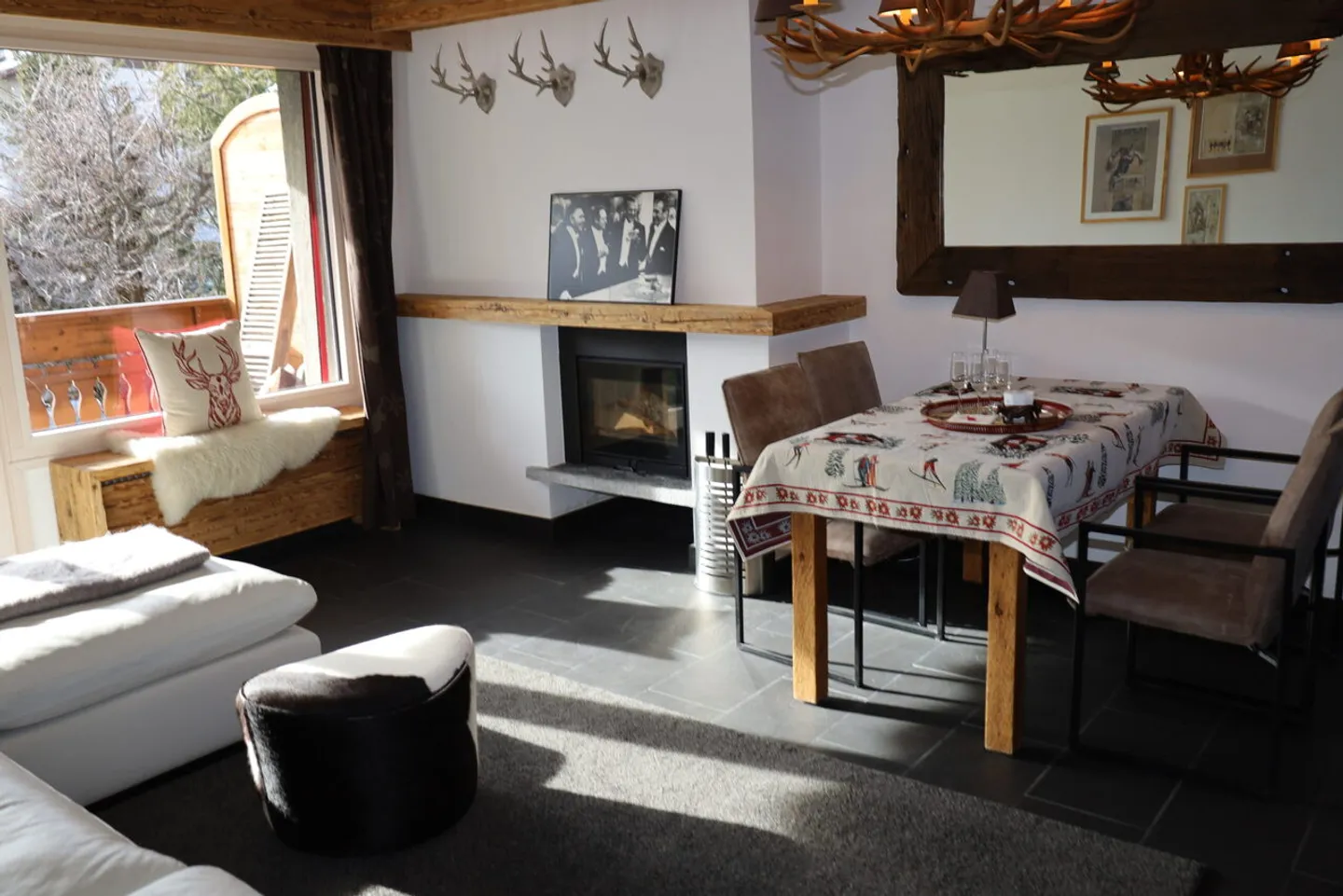 For rent, a charming 3.5-room apartment in Crans-Montana - Photo 1 of 17