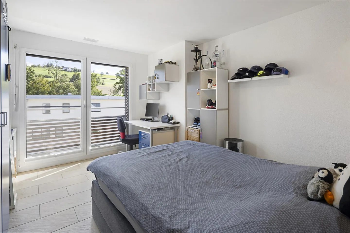 Oasis de vie moderne avec vue et terrasse ensoleillée - Photo 6 sur 11