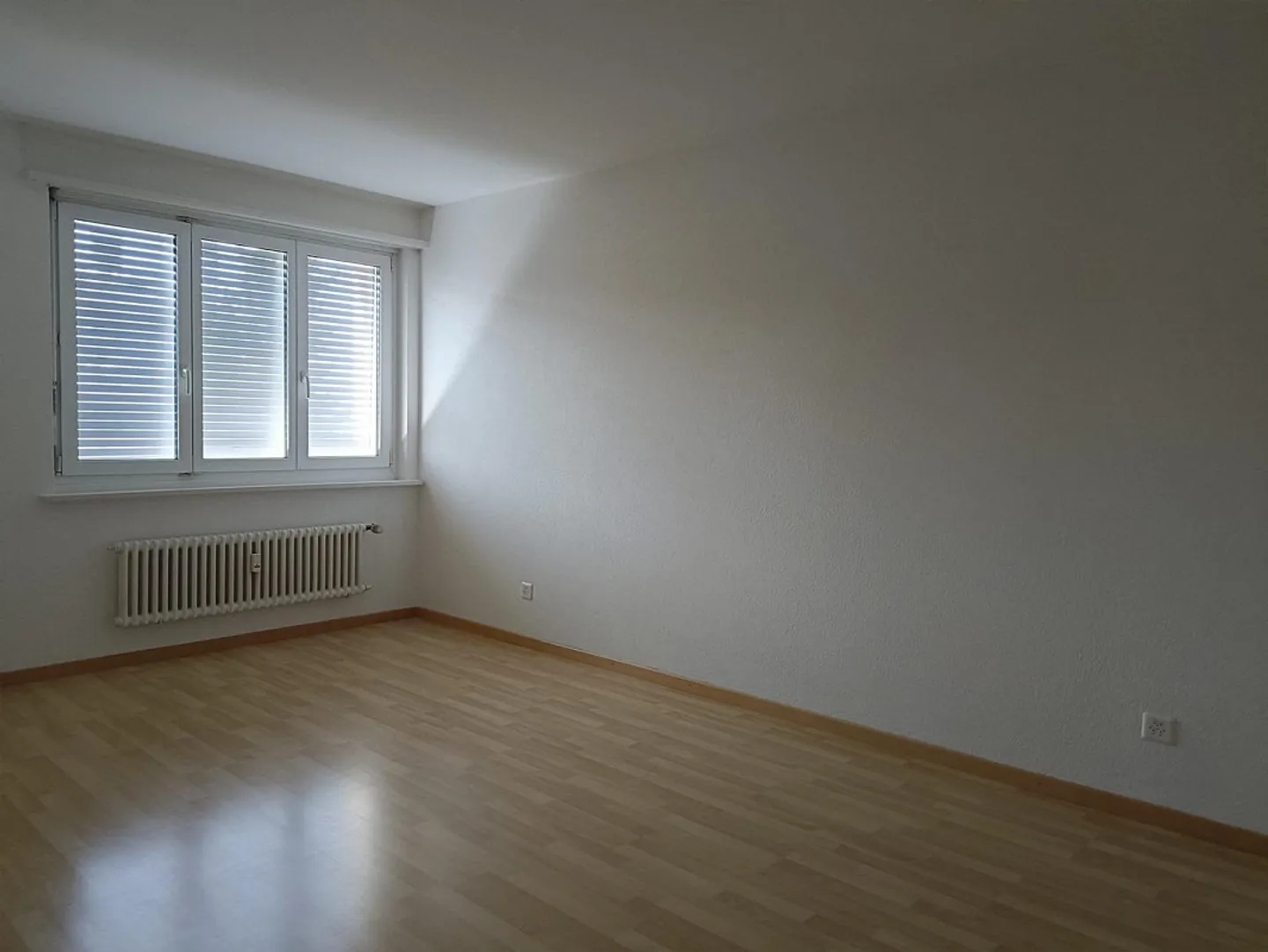 Renovated 4.5-room apartment in a quiet location with balcony - Photo 5 of 9