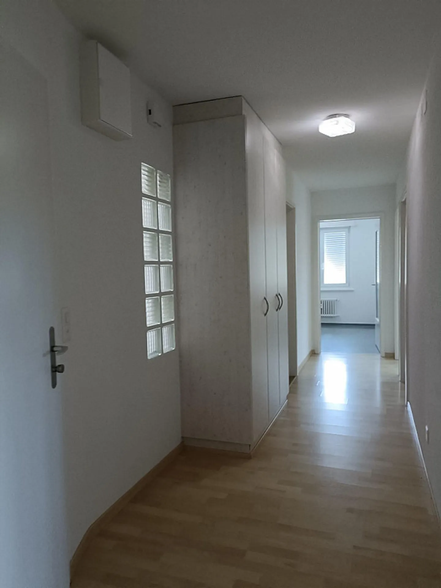 Renovated 4.5-room apartment in a quiet location with balcony - Photo 6 of 9