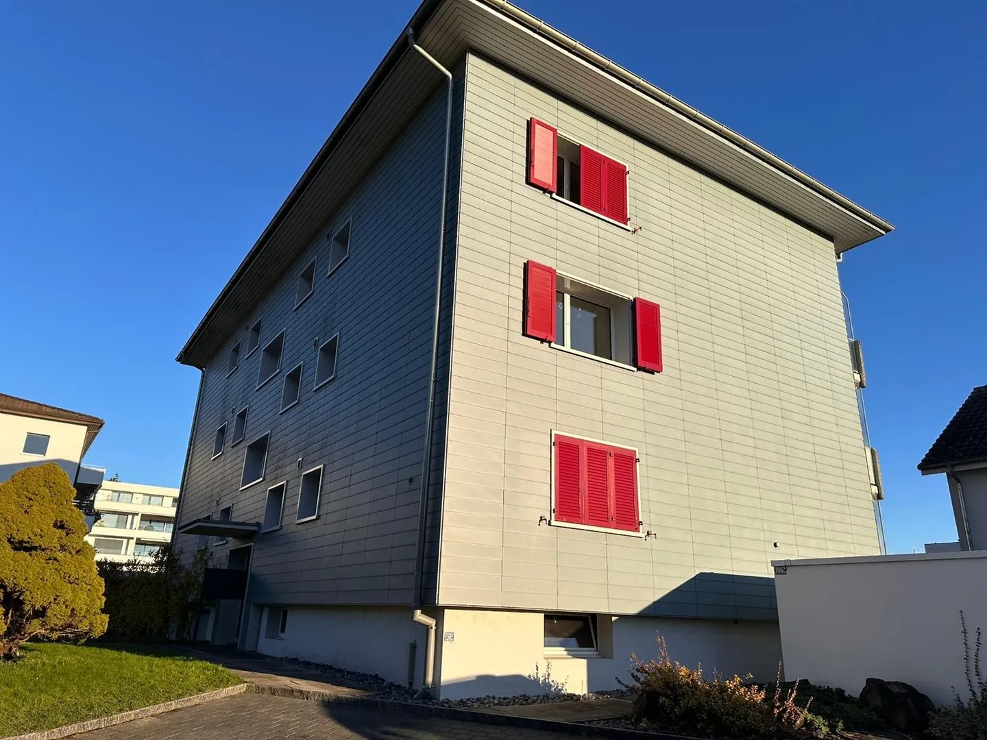 Luminoso appartamento di 4 stanze al piano rialzato a Hägglingen - Foto 1 di 8