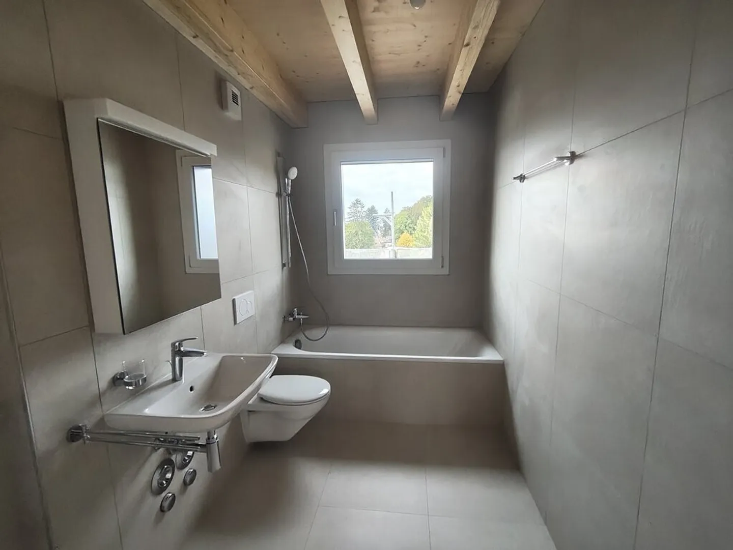 New apartment with lake view - Photo 4 of 7