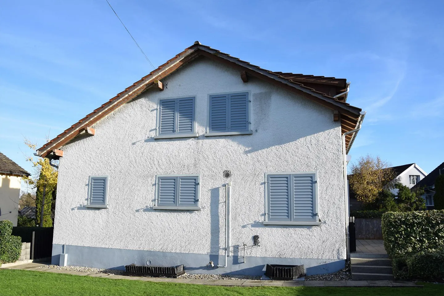 Detached single-family house with separate garage - Photo 5 of 16